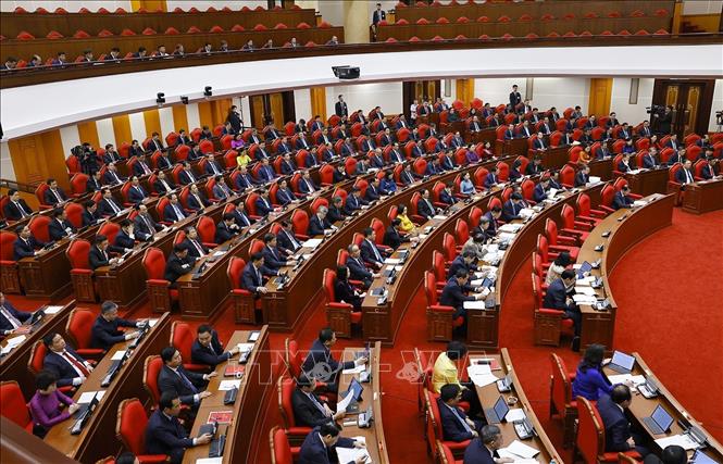 Các đại biểu dự phiên Bế mạc Hội nghị lần thứ hai Ban Chấp hành Trung ương Đảng khoá XIV. Ảnh: Doãn Tấn - TTXVN