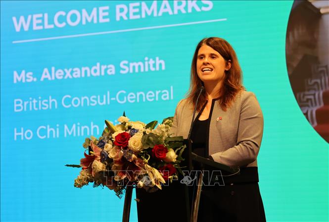 Bà Alexandra Smith, Tổng Lãnh sự Anh tại Thành phố Hồ Chí Minh phát biểu tại hội thảo. Ảnh: Hứa Chung - TTXVN