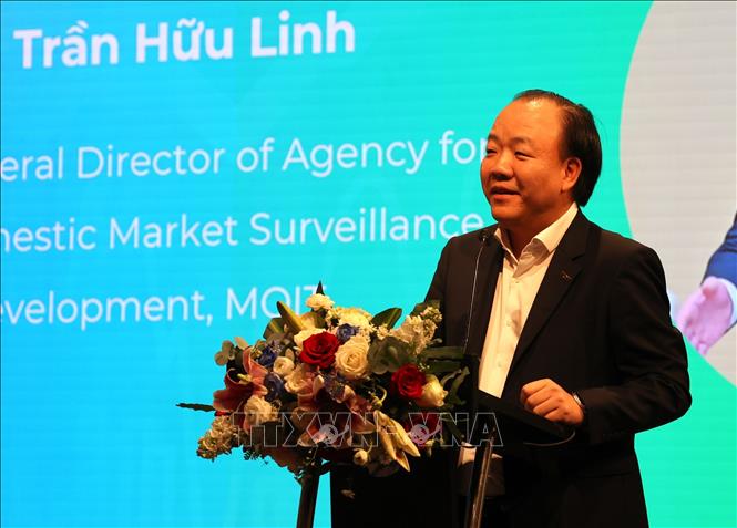 Ông Trần Hữu Linh, Cục trưởng Cục Quản lý và Phát triển thị trường trong nước (Bộ Công thương) thông tin về việc phát triển sàn giao dịch hàng hoá phái sinh trong VIFC. Ảnh: Hứa Chung - TTXVN