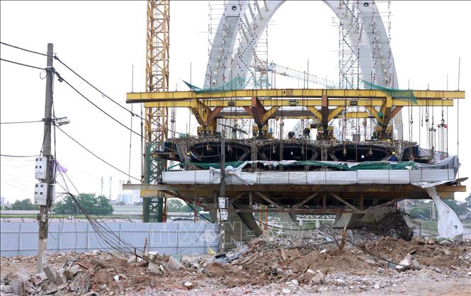 Quá trình thi công bị chậm tiến độ do giải phóng mặt bằng phía Gia Lâm chưa 