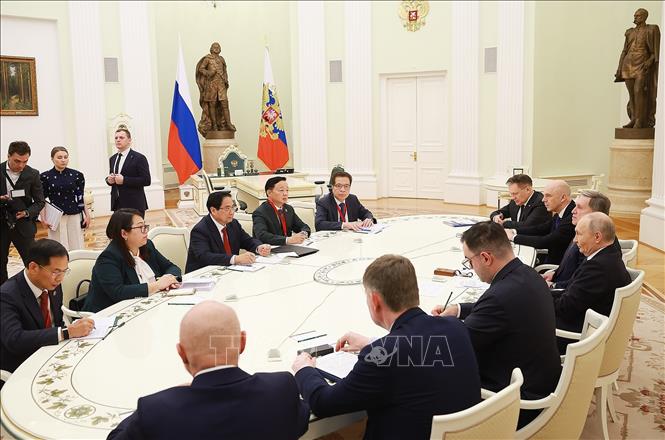 Thủ tướng Phạm Minh Chính hội kiến Tổng thống Nga Vladimir Putin. Ảnh: Dương Giang - TTXVN

