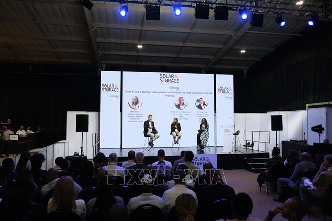 Hội nghị diễn ra song song với hơn 200 diễn giả cấp cao, thảo luận về chính sách điện lực, đấu thầu quy mô lớn, giảm phát thải carbon trong doanh nghiệp và thu hút đầu tư tư nhân. Ảnh: Hồng Minh - PV TTXVN tại Nam Phi