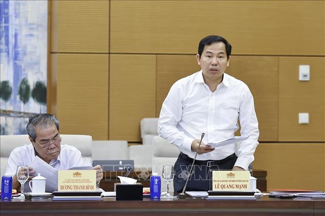 Tổng thư ký Quốc hội, Chủ nhiệm Văn phòng Quốc hội Lê Quang Mạnh trình bày báo cáo. Ảnh: Doãn Tấn - TTXVN