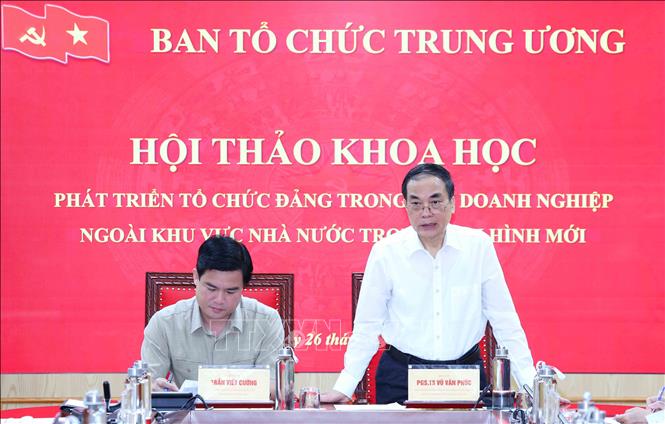 PGS.TS Vũ Văn Phúc, nguyên Tổng Biên tập Tạo chí Cộng sản phát biểu tại hội thảo. Ảnh: Phương Hoa - TTXVN
