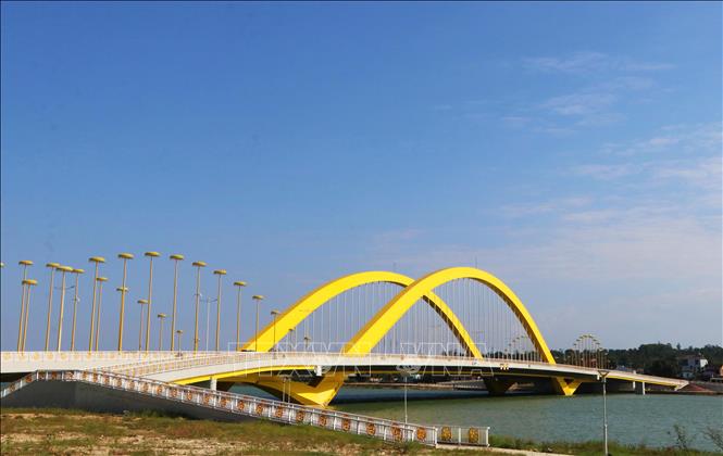 Cầu Nguyễn Hoàng - điểm du lịch mới trên sông Hương, thành phố Huế. Ảnh: Nguyên Lý - TTXVN
