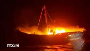 Cháy tàu cá thu mua hải sản tại Cà Mau, thiệt hại ước tính trên 600 triệu đồng