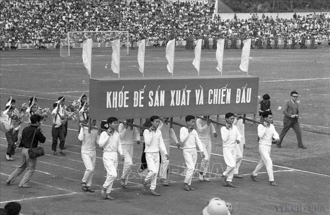 Lễ khai mạc Đại hội Thể dục – Thể thao Thủ đô lần thứ nhất (29/1/1961). Ảnh: TTXVN
