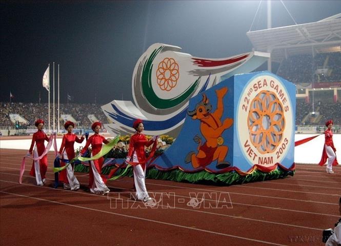 Thể thao Việt Nam đã không ngừng lớn mạnh, tổ chức thành công nhiều sự kiện thể thao quốc tế lớn. Trong ảnh: Lần đầu tiên Việt Nam đăng cai tổ chức Đại hội thể thao Đông Nam Á lần thứ 22 (SEA Games 22), với khẩu hiệu 
