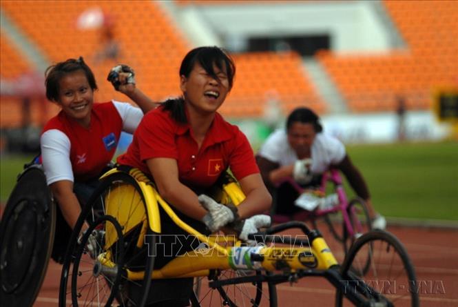 VĐV Nguyễn Thị Thanh Thảo suất sắc giành huy chương HCV đại hội thể thao người khuyết tật Đông nam Á lần thứ 4 tại Thái Lan (ASEAN Para Games 4), năm 2008. Ảnh: Hà Linh - TTXVN