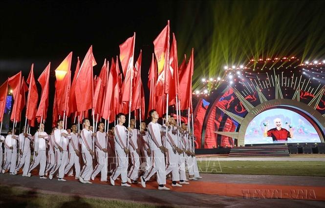 Phong trào thể dục thể thao quần chúng được triển khai sâu rộng trên phạm vi cả nước - động lực để phát triển thể thao thành tích cao. Trong ảnh: Khai mạc Đại hội Thể thao toàn quốc lần thứ 9 (Quảng Ninh, 2022). Ảnh: TTXVN
