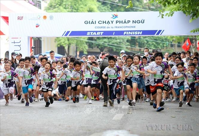 “Giải chạy Pháp ngữ 2022” với chủ đề “Elle peut” (Cô ấy có thể) do Bộ Ngoại giao, UBND TP phố Hà Nội, Tổ chức quốc tế Pháp ngữ (OIF), Tổ chức Đại học Pháp ngữ (AUF) phối hợp đồng tổ chức (2022). Ảnh: An Đăng - TTXVN