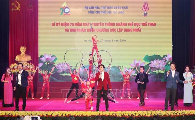 Lễ kỷ niệm 70 năm Ngày truyền thống ngành Thể dục thể thao và đón nhận Huân chương Độc lập hạng Nhất (Hà Nội, 27/3/201). Ảnh: Quốc Khánh - TTXVN