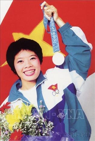 Những chàng trai, cô gái “vàng” làm rạng danh thể thao Việt Nam. Trong ảnh: Trần Hiếu Ngân là VĐV Taekwondo Việt Nam giành được HCB tại Olympic Sydney 2000, cũng là VĐV Việt Nam đầu tiên giành được huy chương tại đấu trường Olympic. Ảnh: TTXVN

