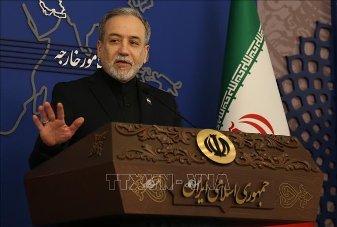 Ngoại trưởng Iran Abbas Araghch phát biểu tại Tehran. Ảnh: THX/TTXVN