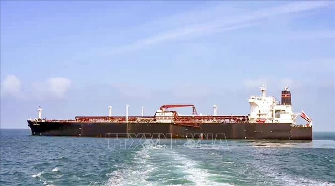 Tàu chở khí dầu mỏ hóa lỏng cập cảng Vadinar, Ấn Độ ngày 17/3/2026, sau khi di chuyển qua eo biển Hormuz. Ảnh: ANI/TTXVN