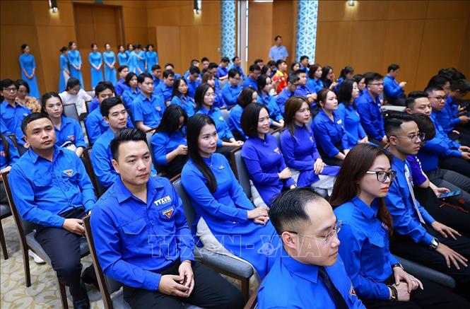 Các Gương mặt trẻ Việt Nam tiêu biểu, triển vọng và cán bộ đoàn tiêu biểu tham dự buổi gặp Thủ tướng Chính phủ. Ảnh: Dương Giang-TTXVN
