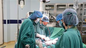 Phẫu thuật thành công khối u xơ tử cung “khổng lồ” 3,3kg kèm đa bệnh lý phức tạp