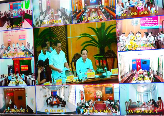 Phiên họp được tổ chức trực tiếp kết hợp trực tuyến tới các điểm xã, phường. Ảnh: Thanh Bình - TTXVN