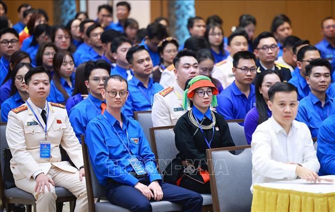 Các Gương mặt trẻ Việt Nam tiêu biểu, triển vọng và cán bộ đoàn tiêu biểu tham dự buổi gặp Thủ tướng Chính phủ. Ảnh: Dương Giang-TTXVN
