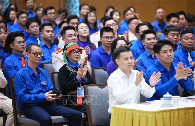 Các Gương mặt trẻ Việt Nam tiêu biểu, triển vọng và cán bộ đoàn tiêu biểu tham dự buổi gặp Thủ tướng Chính phủ. Ảnh: Dương Giang-TTXVN
