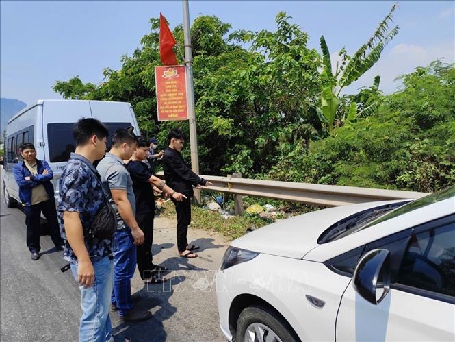 Hiện trường bắt giữ hai đối tượng vận chuyển 7kg ma túy đá. Ảnh: TTXVN phát