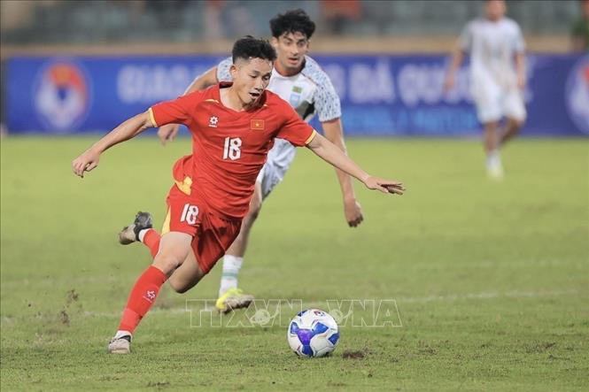 Pha dứt điểm của Hai Long. Ảnh: Minh Quyết - TTXVN