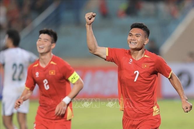 Xuân Mạnh ghi bàn nâng tỷ số lên 2-0. Ảnh: Minh Quyết - TTXVN