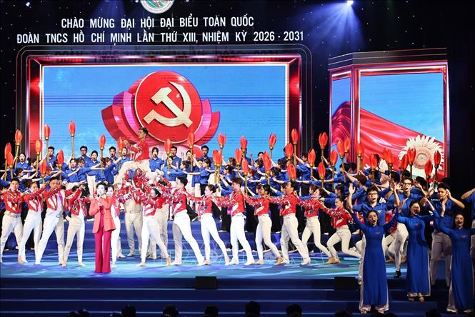 Các tiết mục văn nghệ đặc sắc chào mừng Kỷ niệm 95 năm Ngày thành lập Đoàn. Ảnh: Minh Đức – TTXVN