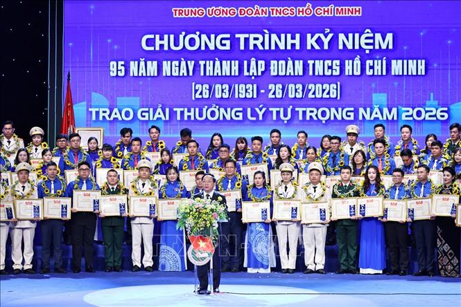 Đồng chí Trịnh Văn Quyết, Ủy viên Bộ Chính trị, Bí thư Trung ương Đảng, Trưởng Ban Tuyên giáo và Dân vận Trung ương phát biểu chỉ đạo. Ảnh: Minh Đức – TTXVN