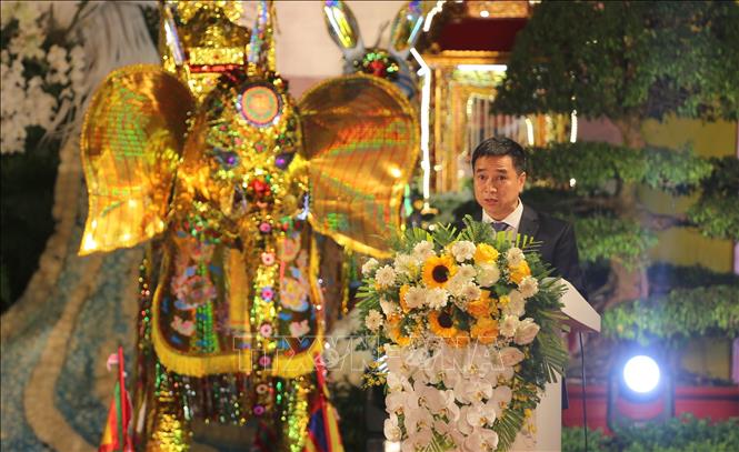 Ông Phạm Văn Tân, Chủ tịch UBND phường Lê Chân đọc Diễn văn khai mạc lễ hội. Ảnh: Minh Thu - TTXVN