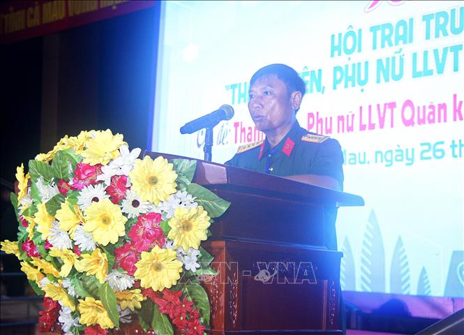 Đại tá Lê Văn Việt, Phó Chủ nhiệm Chính trị Quân khu phát biểu. Ảnh: Chanh Đa-TTXVN