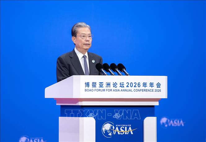 Ngày 26/3/2026, tại Hội nghị thường niên Diễn đàn châu Á Bác Ngao (BFA) năm 2026, các nước đã kêu gọi mở cửa thị trường, bất chấp cuộc xung đột toàn cầu. Trong ảnh: Ủy viên trưởng Nhân đại toàn quốc Trung Quốc (tức Quốc hội) Triệu Lạc Tế phát biểu tại phiên họp toàn thể của hội nghị. Ảnh: THX/TTXVN 