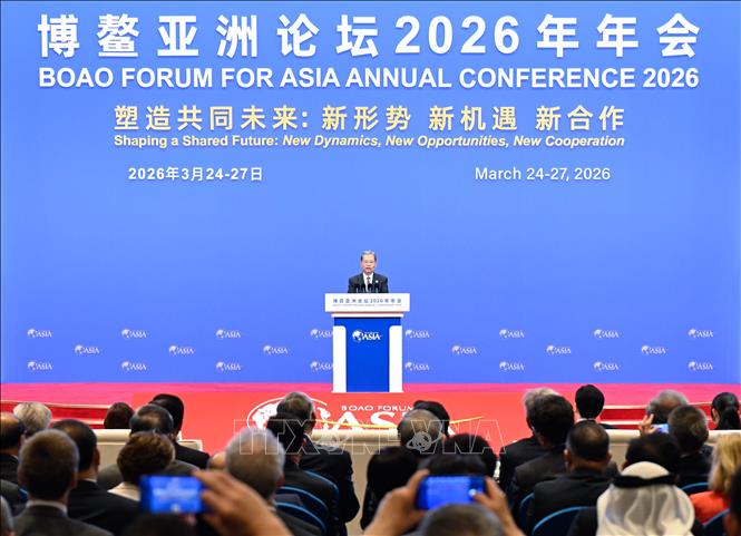 Ngày 26/3/2026, tại Hội nghị thường niên Diễn đàn châu Á Bác Ngao (BFA) năm 2026, các nước đã kêu gọi mở cửa thị trường, bất chấp cuộc xung đột toàn cầu. Trong ảnh: Ủy viên trưởng Nhân đại toàn quốc Trung Quốc (tức Quốc hội) Triệu Lạc Tế phát biểu tại phiên họp toàn thể của hội nghị. Ảnh: THX/TTXVN 