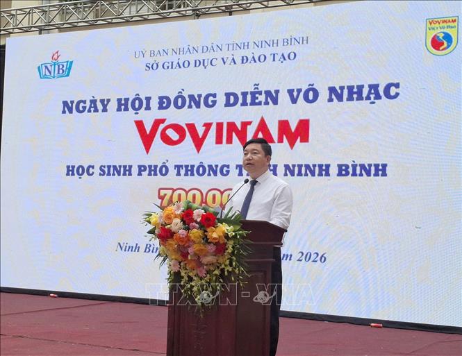 Ông Nguyễn Tiến Dũng, Giám đốc Sở Giáo dục và Đào tạo tỉnh Ninh Bình, phát biểu khai mạc Ngày hội. Ảnh: Thùy Dung - TTXVN