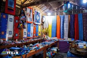 Làng dệt lanh Lùng Tám - điểm sáng bảo tồn di sản gắn với an sinh xã hội