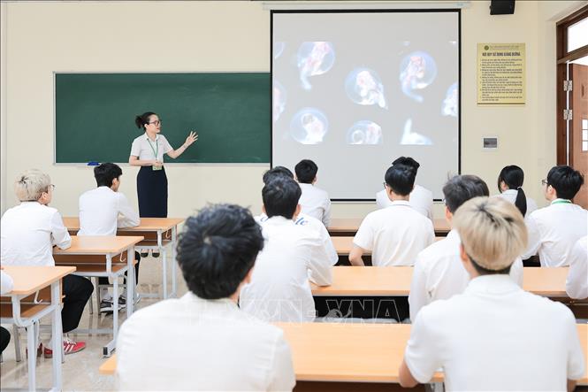 Hoạt động giảng dạy cho sinh viên ngành Thuỷ sản. Ảnh: Lê Đông - TTXVN
