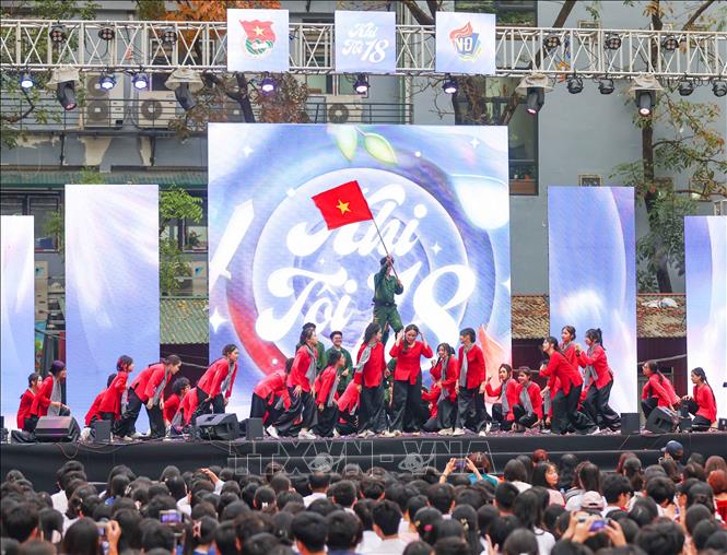 Mỗi tiết mục biểu diễn trong chương trình 