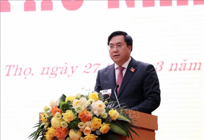 Chủ tịch UBND tỉnh Phú Thọ Trần Duy Đông phát biểu tại kỳ họp. Ảnh: Tạ Toàn - TTXVN