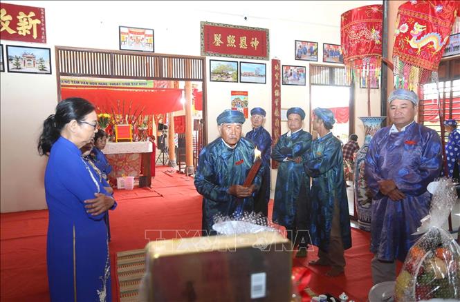 Ban Hương hội đình Tân Chánh (xã Cần Đước) trong các buổi tổ chức lễ hội. Ảnh: Đức Hạnh - TTXVN