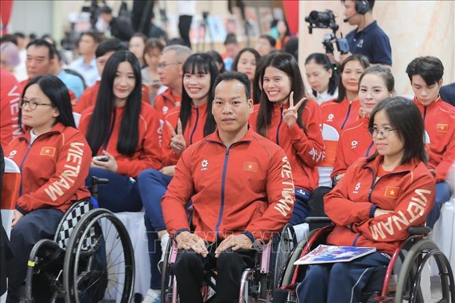 Các VĐV tiêu biểu tham dự chương trình. Ảnh: Minh Quyết - TTXVN