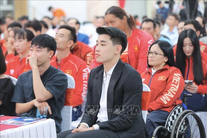 Các VĐV tiêu biểu tham dự chương trình. Ảnh: Minh Quyết - TTXVN