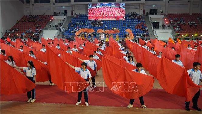 Các tiết mục trong chương trình đồng diễn “Thể thao Quảng Ngãi: Gắn kết, Hội nhập và Phát triển” tại lễ khai mạc. Ảnh: Dư Toán – TTXVN