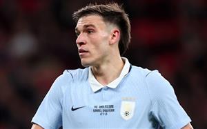 Hy hữu: Sao MU thoát thẻ đỏ dù nhận 2 thẻ vàng, trọng tài sau trận thông báo 