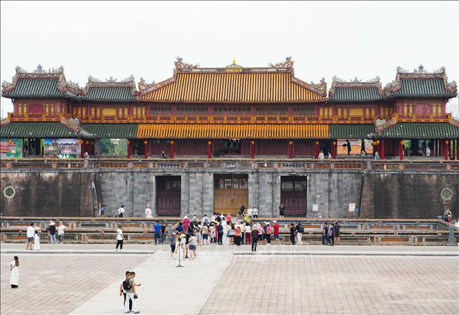 Tourists visit the Hue Imperial Citadel. VNA Photo: Nguyên Lý