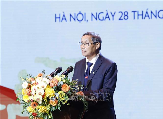 Anh hùng Lao động, HLV đội tuyển bóng đá nữ quốc gia Mai Đức Chung, thay mặt đội ngũ các huấn luyện viên phát biểu. Ảnh: Thống Nhất – TTXVN