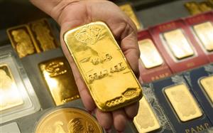 Giá vàng tiếp tục chịu sức ép kép từ lạm phát và lãi suất