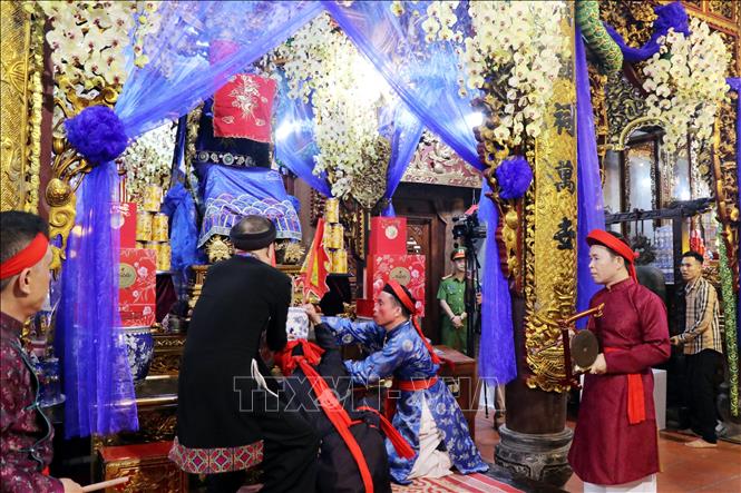 Nghi lễ truyền thống tại lễ hội Đền Tranh. Ảnh: Mạnh Tú - TTXVN
