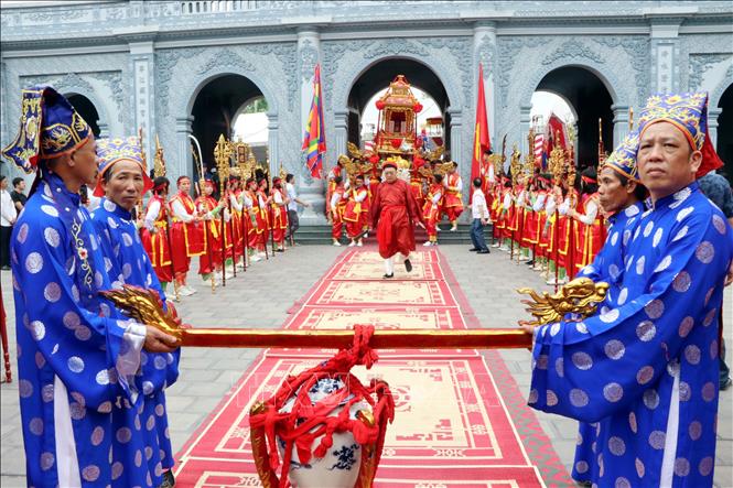 Nghi lễ rước truyền thống tại lễ hội Đền Tranh. Ảnh: Mạnh Tú - TTXVN
