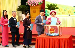 Ông Nguyễn Văn Sơn và ông Phan Huy Ngọc tiếp tục giữ chức Chủ tịch HĐND, UBND tỉnh Tuyên Quang