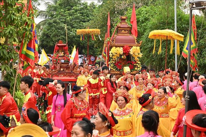Nghi lễ rước kiệu tại Lễ hội truyền thống đền Long Động năm 2026. Ảnh: Mạnh Minh - TTXVN